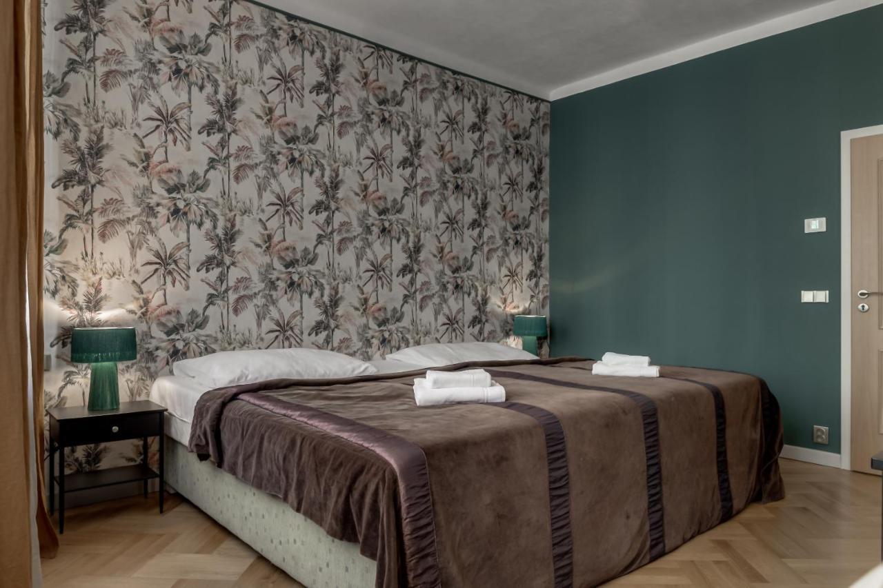 Louren - The Bridge Inn Praha Bagian luar foto