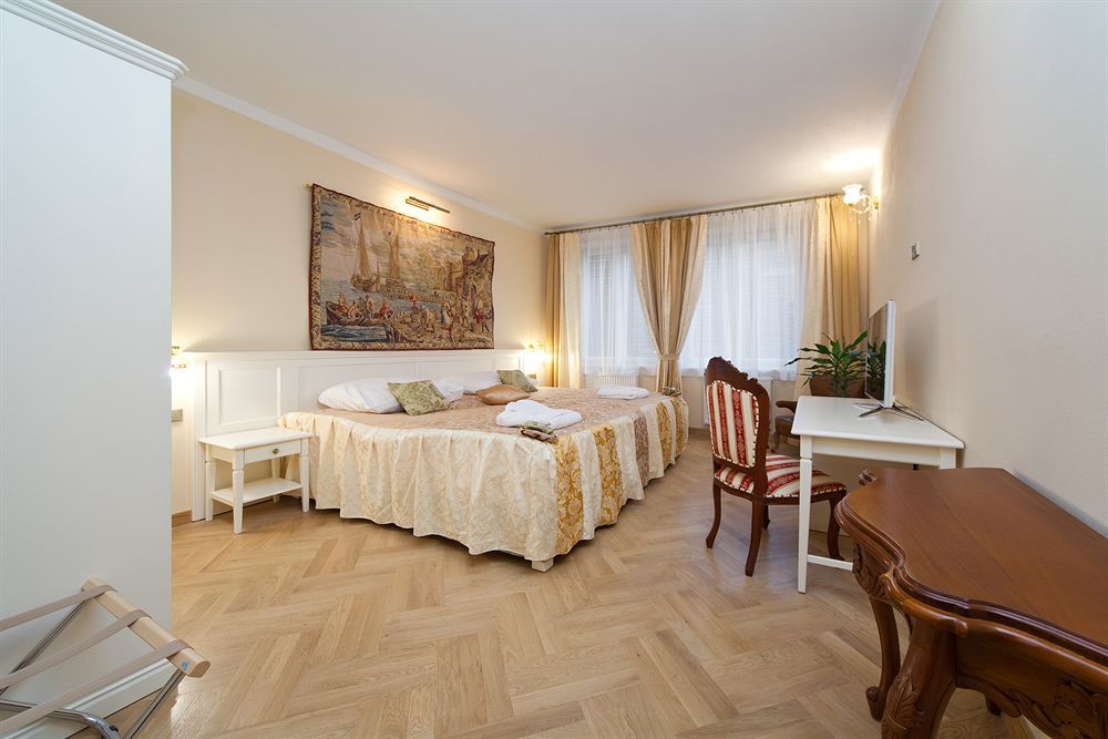 Louren - The Bridge Inn Praha Bagian luar foto