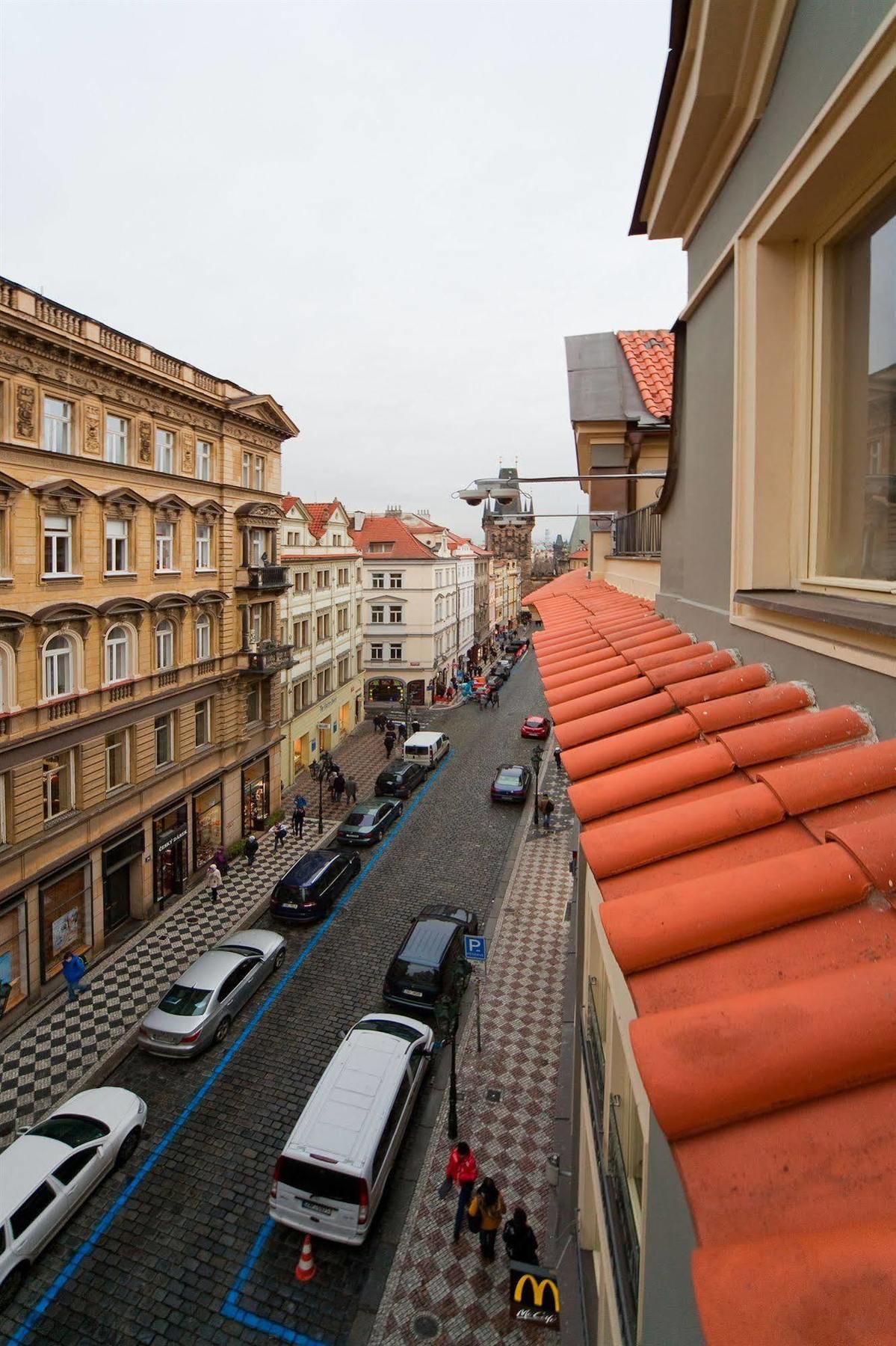 Louren - The Bridge Inn Praha Bagian luar foto
